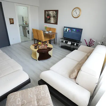 1min To Tram Stop With Elevator, Modern,spacious *