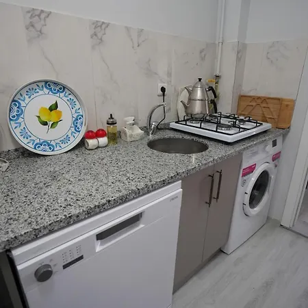 1min To Tram Stop With Elevator, Modern,spacious Apartment
