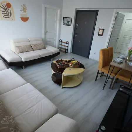1min To Tram Stop With Elevator, Modern,spacious *