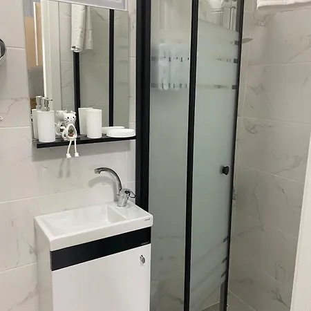 1min To Tram Stop With Elevator, Modern,spacious