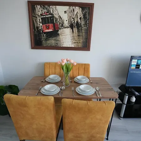 1min To Tram Stop With Elevator, Modern,spacious Apartment