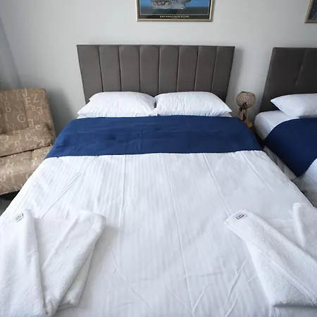 1min To Tram Stop With Elevator, Modern,spacious Apartment