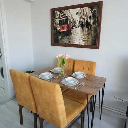 Daire 1min To Tram Stop With Elevator, Modern,spacious İstanbul